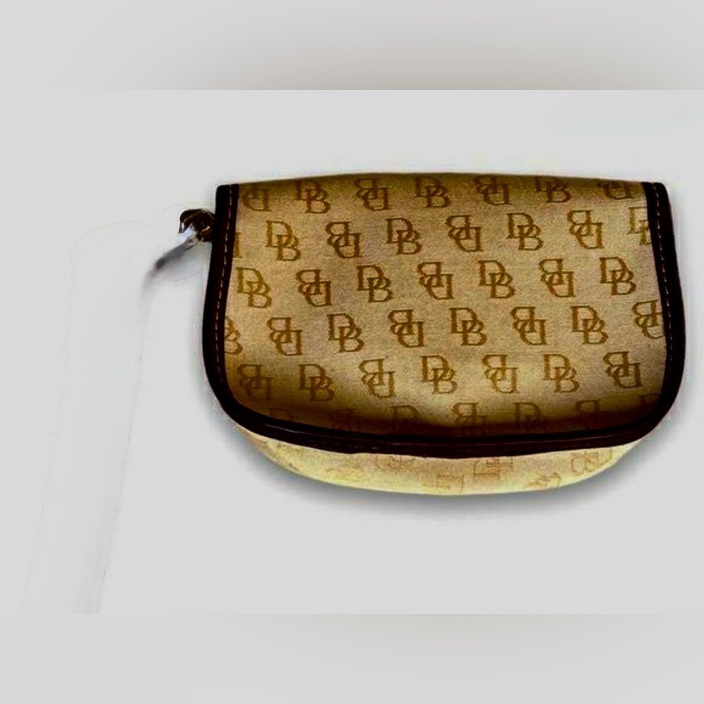 Dooney & Bourke monogram wristlet - Picture 2 of 5
